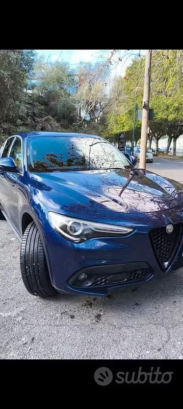 Usata Alfa Romeo Stelvio Executive 209 CV (153 kW) 2017 Blu/azzurro SUV