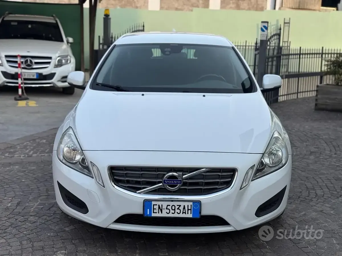 Usata Volvo V60 Kinetic 115 CV (84 kW) 2012 Bianco Station wagon