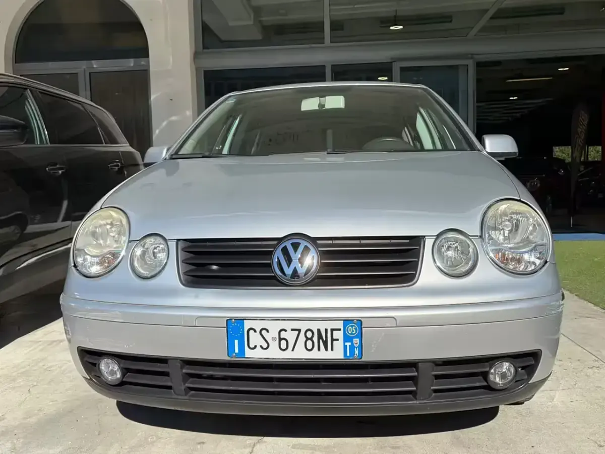 Usata VW Polo Trendline 75 CV (55 kW) 2005 Argento Berlina
