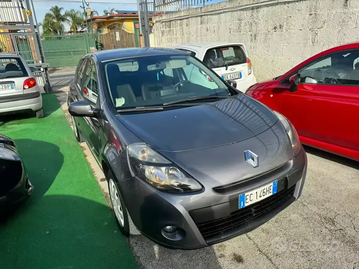 Usata Renault Clio II Dynamique 72 CV (52 kW) 2010 Grigio Berlina
