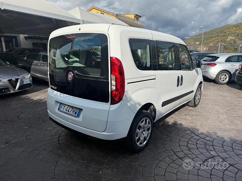 Usata Fiat Doblò Lounge 120 CV (88 kW) 2019 Bianco Monovolume