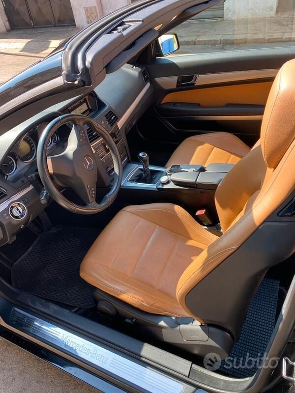 Usata Mercedes E200 2010 Nero Cabrio