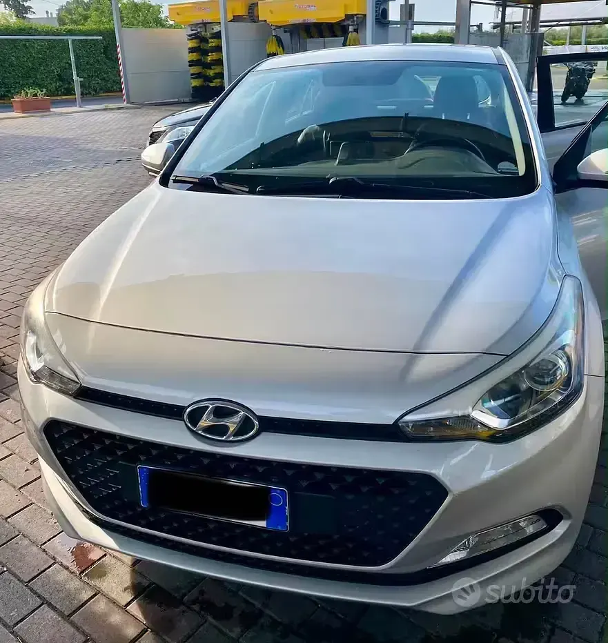 Usata Hyundai i20 75 CV (55 kW) 2017 Grigio Berlina