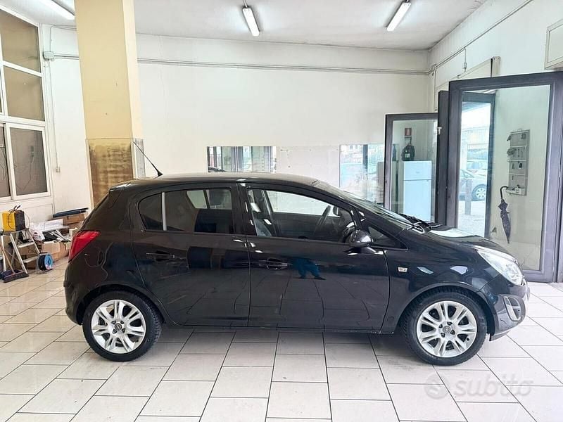 Usata Opel Corsa 85 CV (62 kW) 2012 Nero Utilitaria