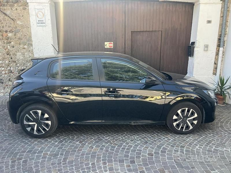 Usata Peugeot 208 Active 75 CV (55 kW) 2024 Nero Utilitaria