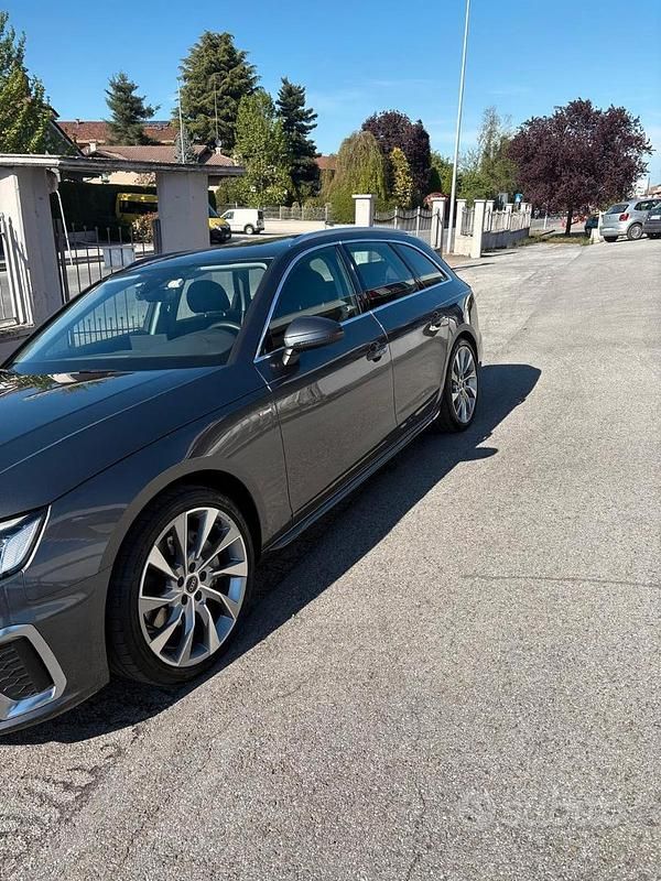 Usata Audi A4 S-Line 204 CV (150 kW) 2024 Grigio Station wagon
