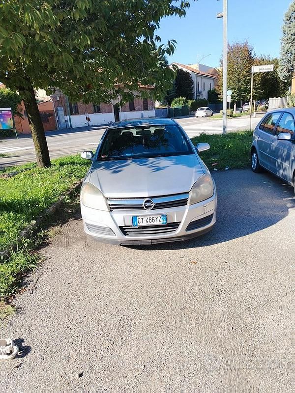 Grigio Usata 2005 Opel Astra Tre volumi | 500 € (Super prezzo) - Immagine 1/4