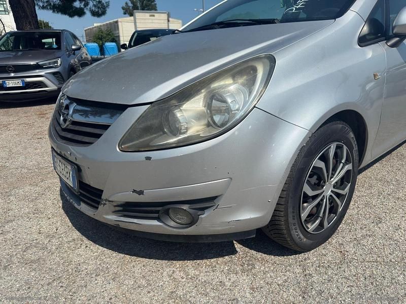 Usata Opel Corsa 86 CV (63 kW) 2011 Gray Berlina