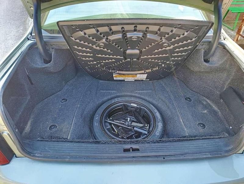 Usata Cadillac Deville 279 CV (205 kW) 2006 Verde Berlina