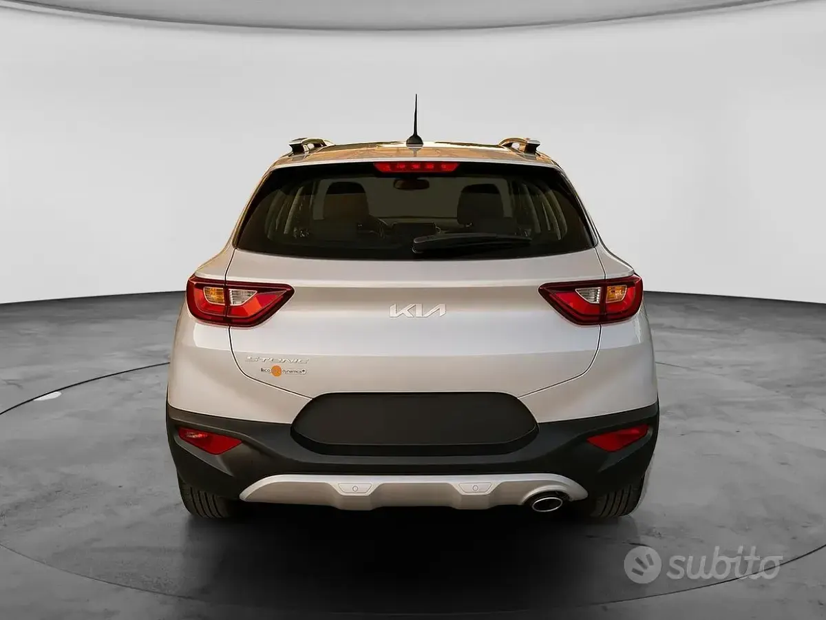 Usata Kia Stonic GT-Line 101 CV (74 kW) 2022 Argento SUV