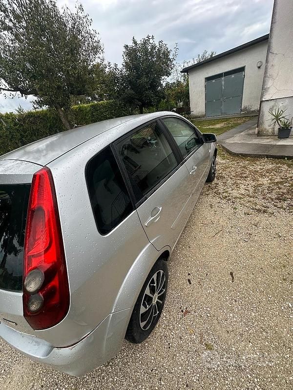 Usata Ford Fiesta 80 CV (58 kW) 2007 Grigio Utilitaria