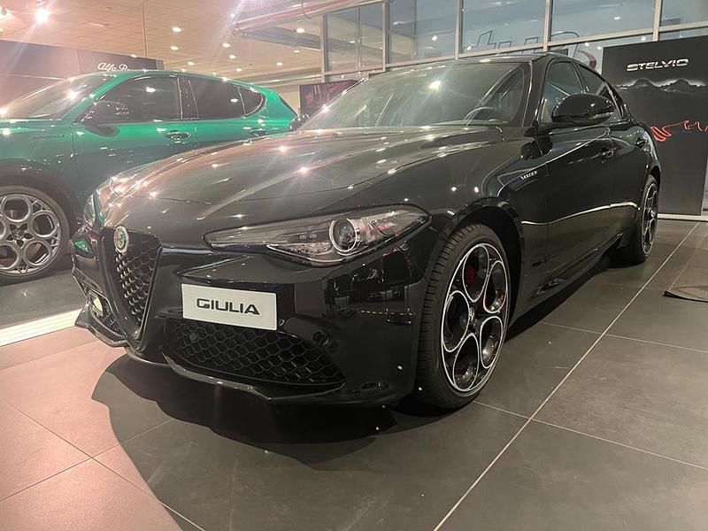 Nero Usata 2022 Alfa Romeo Giulia Veloce Tre volumi | 39.990 € (Molto cara) - Immagine 1/4