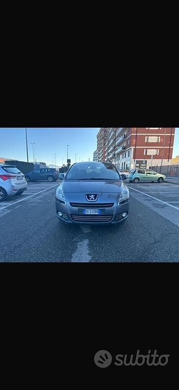 Usata Peugeot 5008 120 CV (88 kW) 2011 Grigio Monovolume