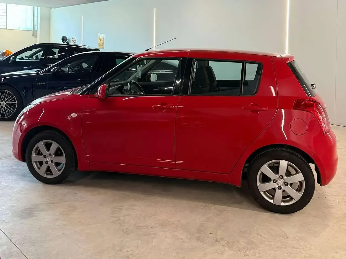 Usata Suzuki Swift GL 91 CV (66 kW) 2009 Bright red Utilitaria