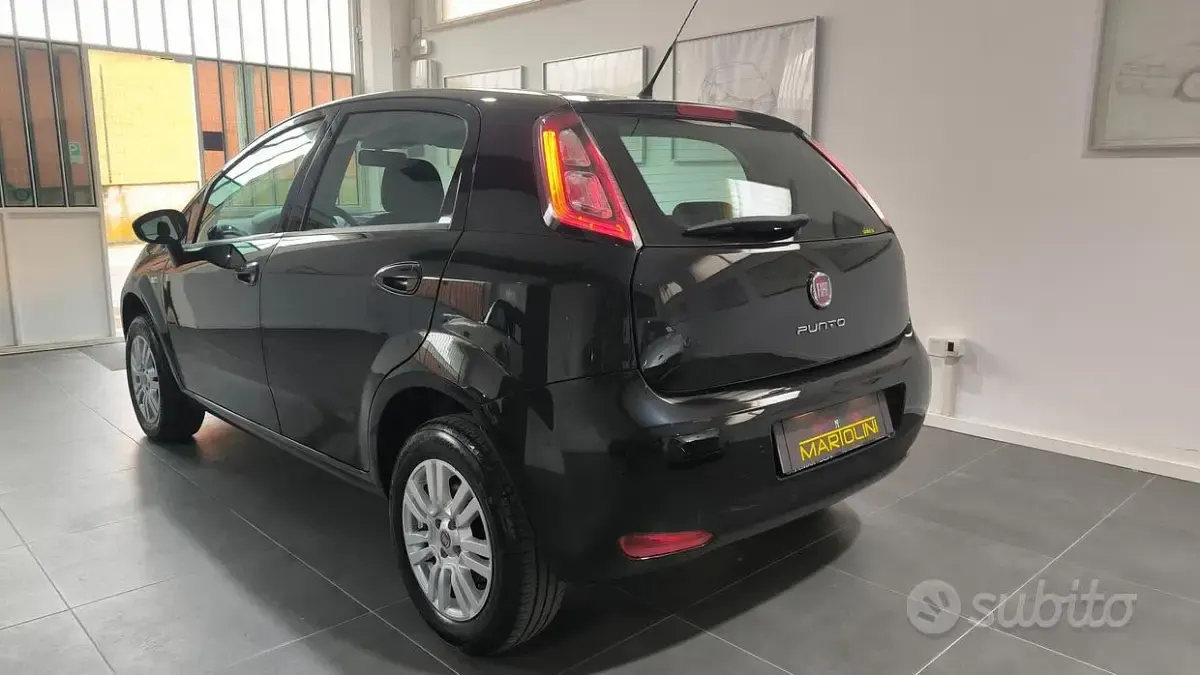 Usata Fiat Punto Lounge 70 CV (51 kW) 2015 Nero Utilitaria