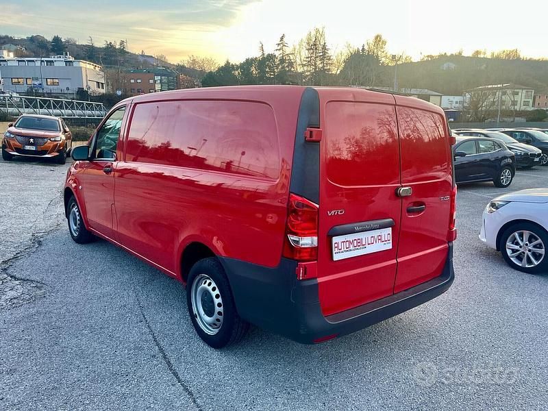 Usata Mercedes Vito 114 CV (83 kW) 2017 Rosso Furgone