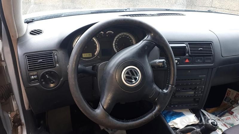 Usata VW Golf IV 105 CV (77 kW) 2002 Grigio Berlina