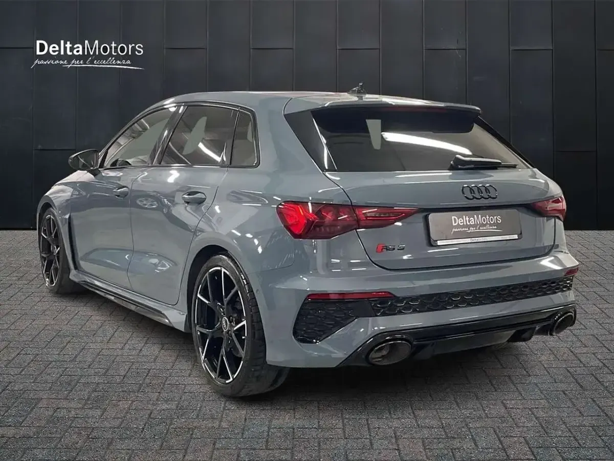 Usata Audi RS3 Sportback 400 CV (294 kW) 2022 Grigio metallizzato Utilitaria