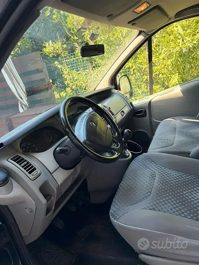 Usata Renault Trafic 100 CV (73 kW) 2007 Nero Monovolume