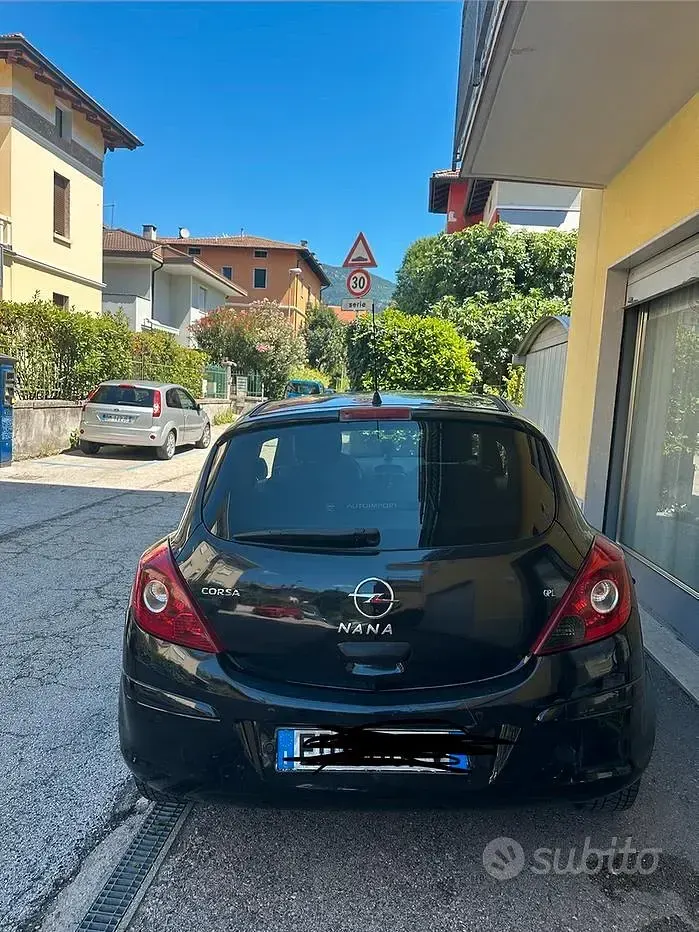 Usata Opel Corsa 80 CV (58 kW) 2010 Nero Utilitaria