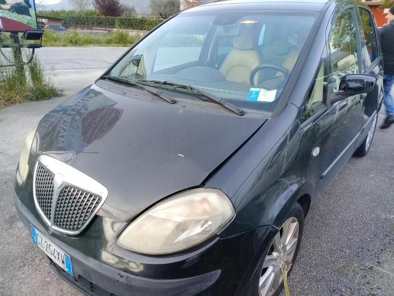 Usata Lancia Musa 89 CV (65 kW) 2006 Marrone Monovolume