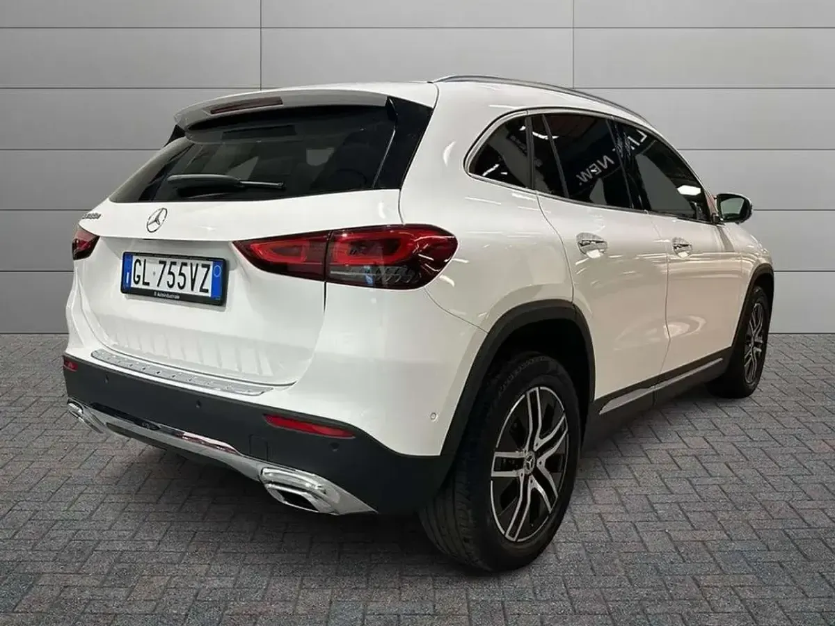Usata Mercedes GLA180 116 CV (85 kW) 2023 Bianco polare SUV