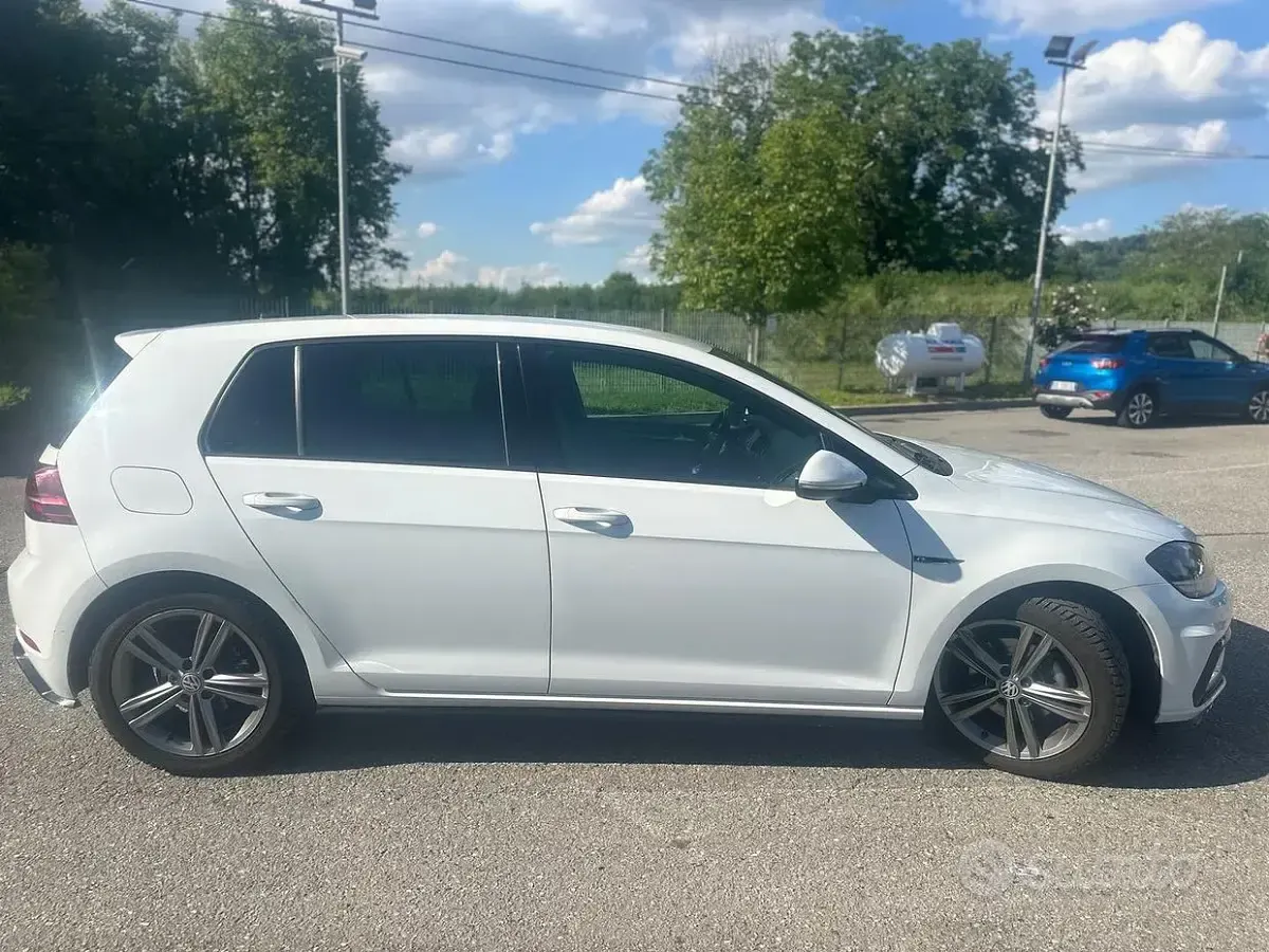 Second-hand VW Golf VII R-line 150 CP (110 kW) 2017 Alb Berlinǎ