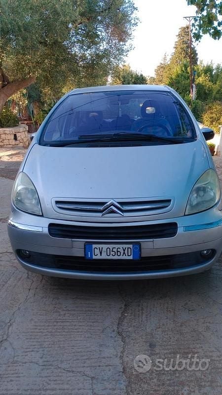 Grigio Usata 2005 Citroën Xsara Picasso Monovolume | 2000 € (Cara) - Immagine 1/4