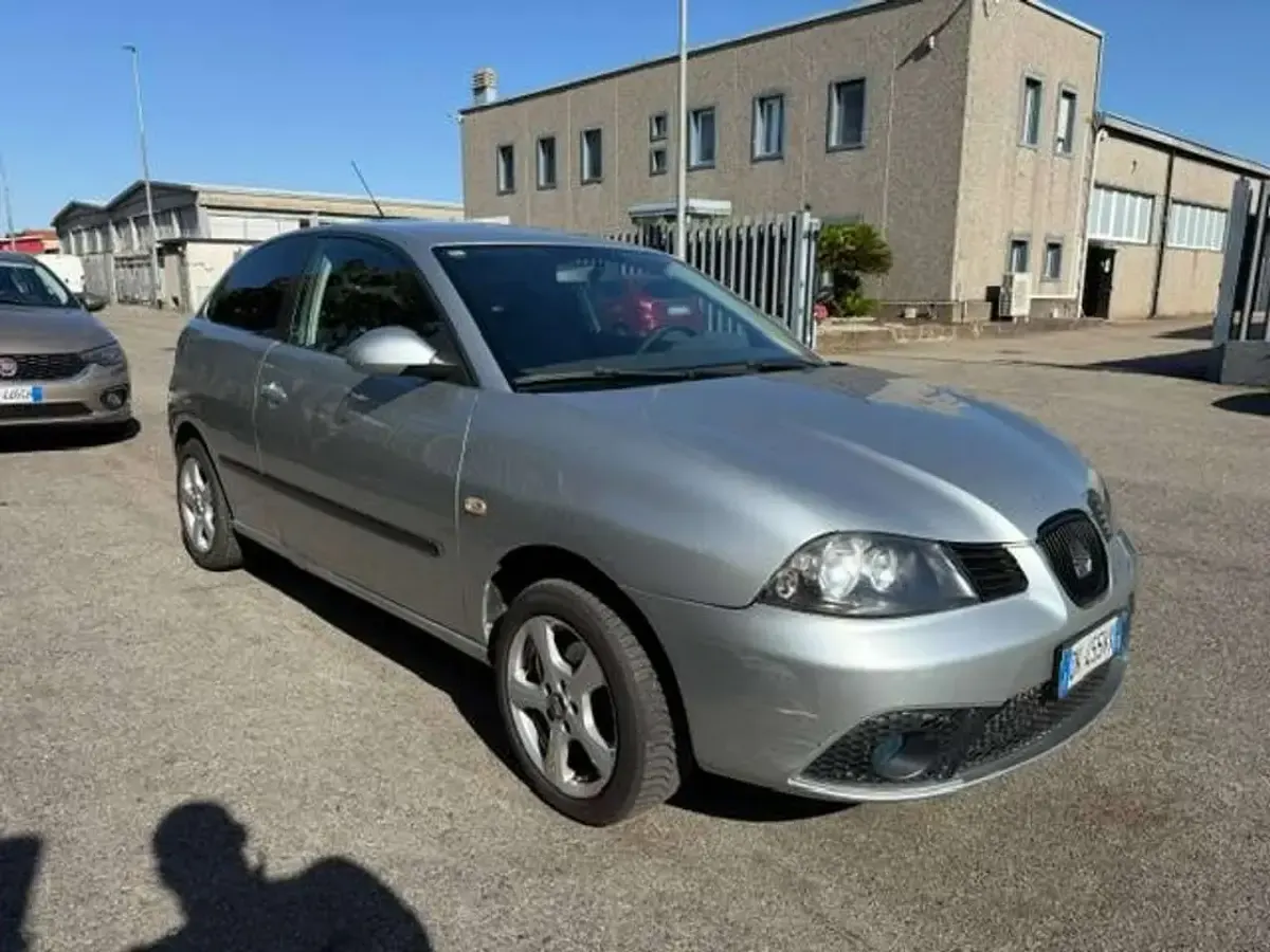 Usata Seat Ibiza Stylance 86 CV (63 kW) 2007 Argento Utilitaria