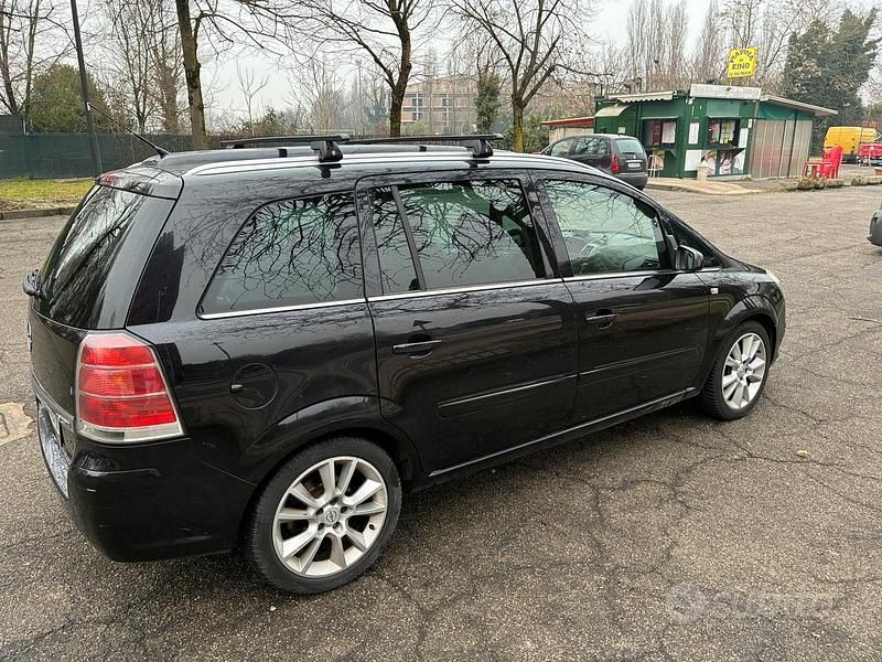 Usata Opel Zafira Cosmo 120 CV (88 kW) 2007 Nero Monovolume