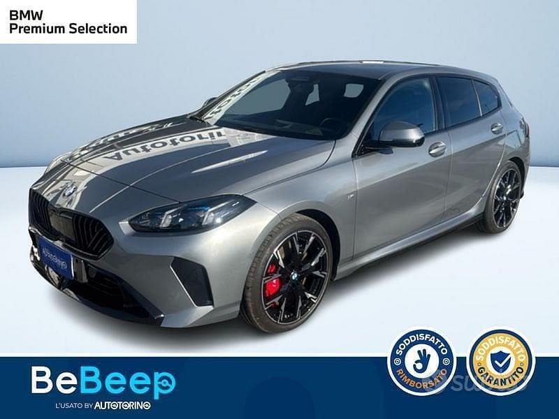 Grigio metallizzato Usata 2024 BMW 118 Comfort Edition Due volumi | 34.900 € (Buon prezzo) - Immagine 1/3