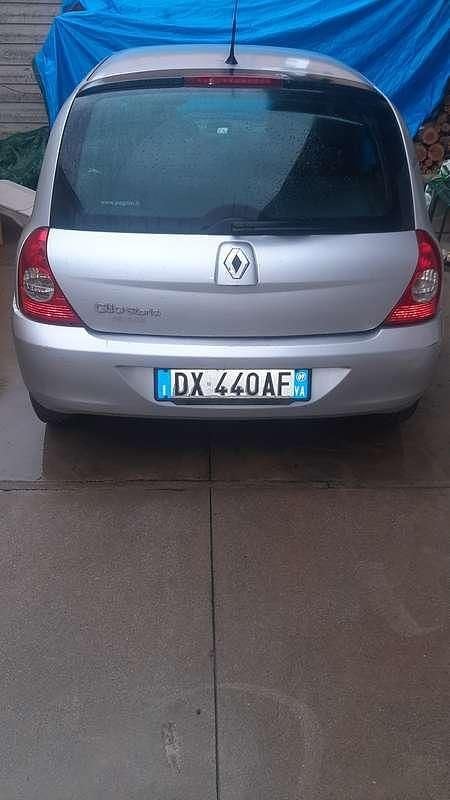 Usata Renault Clio II 58 CV (42 kW) 2009 Argento Berlina