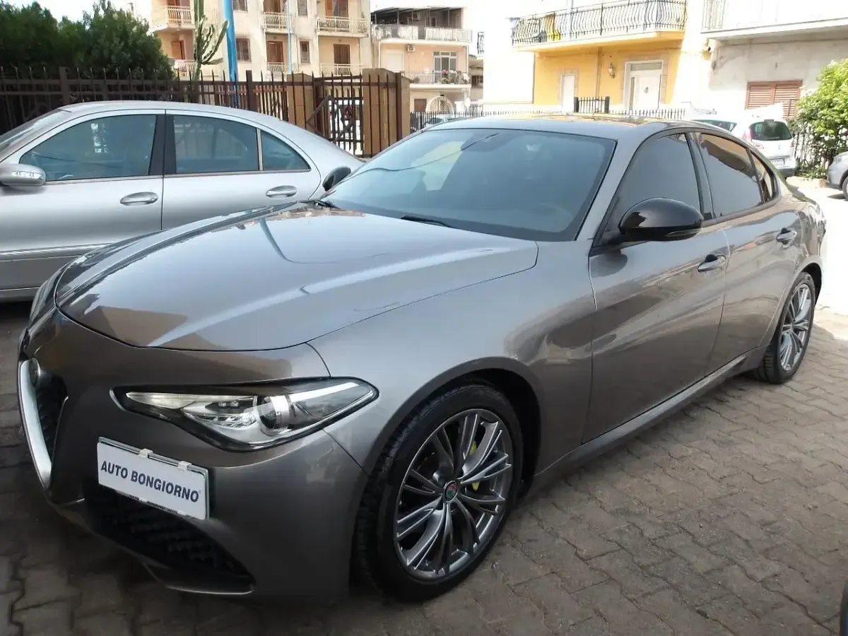 Usata Alfa Romeo Giulia Super 150 CV (110 kW) 2018 Marrone Berlina