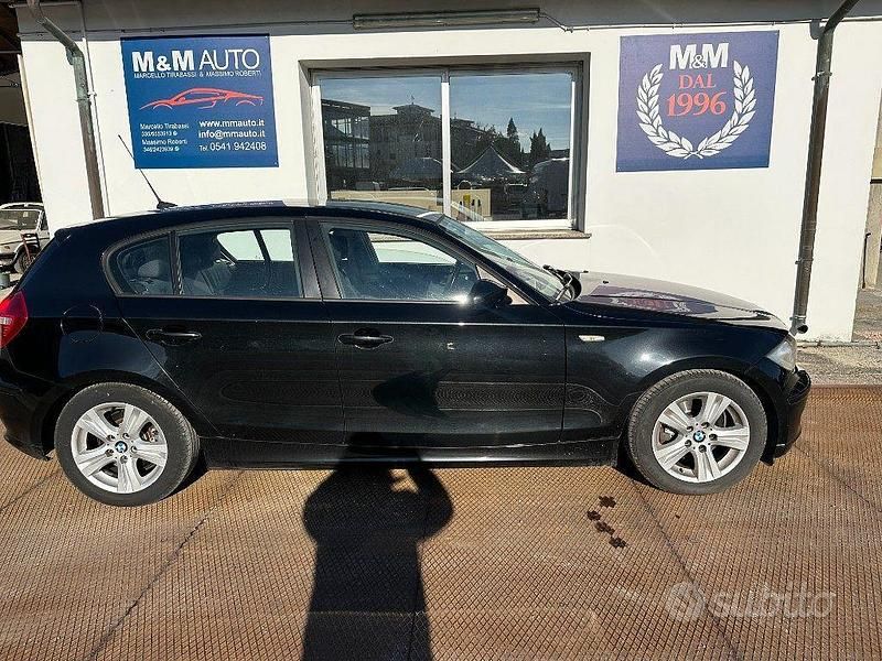 Nero Usata 2007 BMW 120 Due volumi | 6000 € (Buon prezzo) - Immagine 1/4