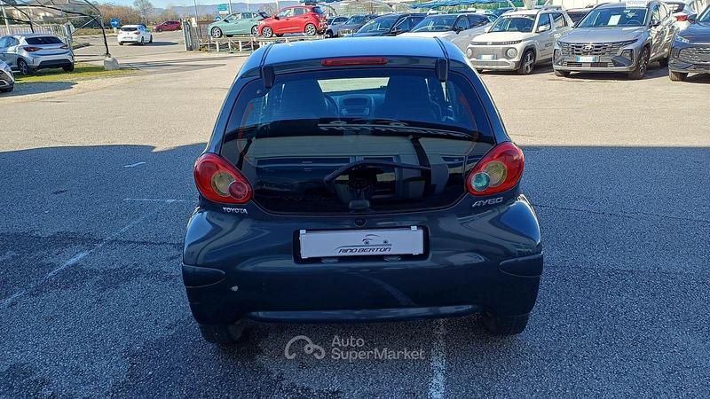 Usata Toyota Aygo Sol 68 CV (50 kW) 2006 Gray Utilitaria