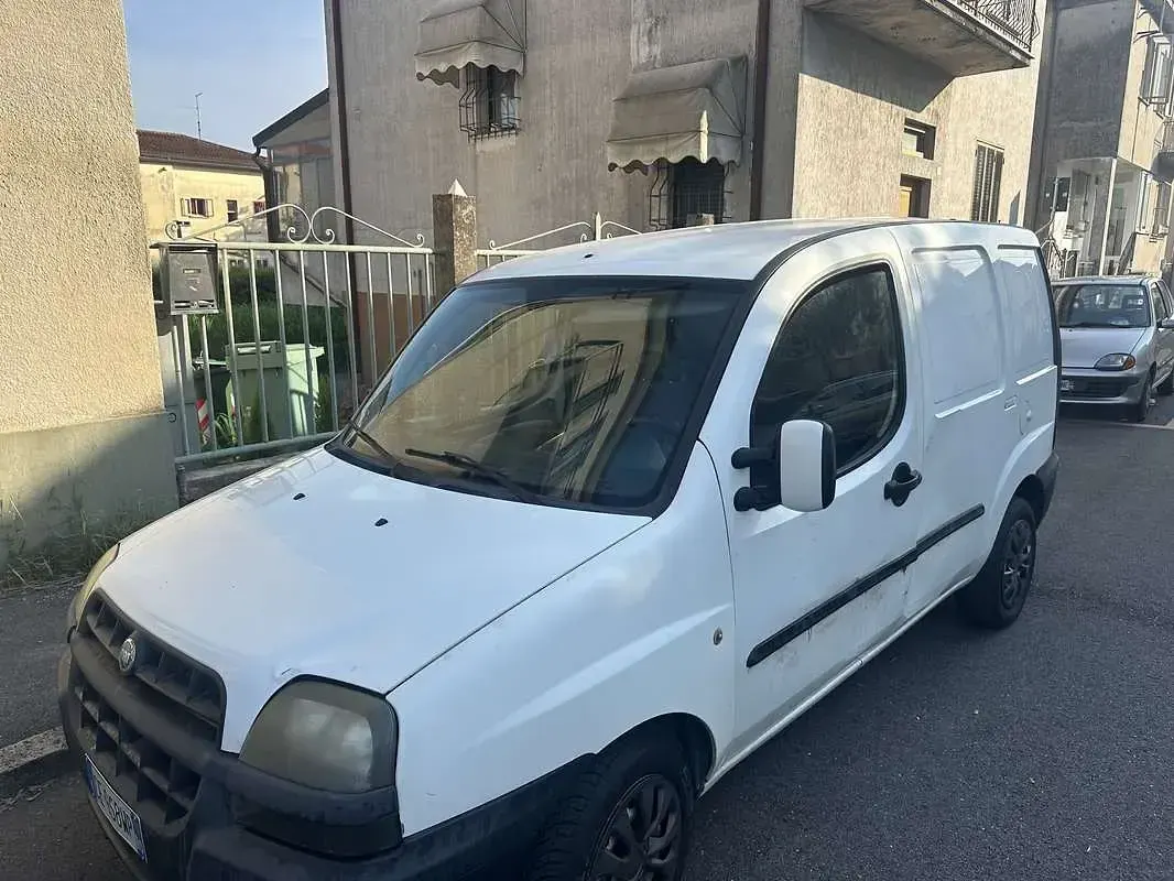 Usata Fiat Doblò 101 CV (74 kW) 2003 Monovolume