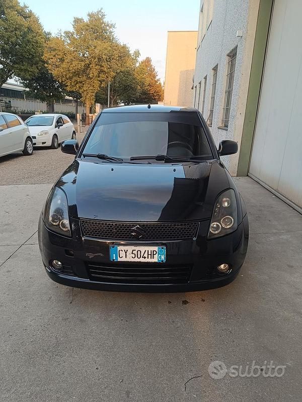 Nero Usata 2007 Suzuki Swift Due volumi | 3000 € (Buon prezzo) - Immagine 1/4