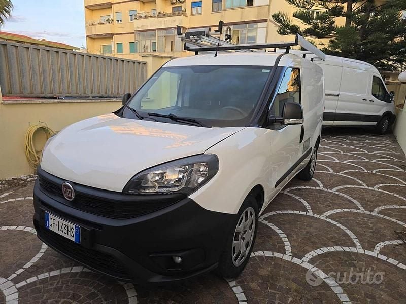 Usata Fiat Doblò Lounge 120 CV (88 kW) 2021 Bianco Monovolume