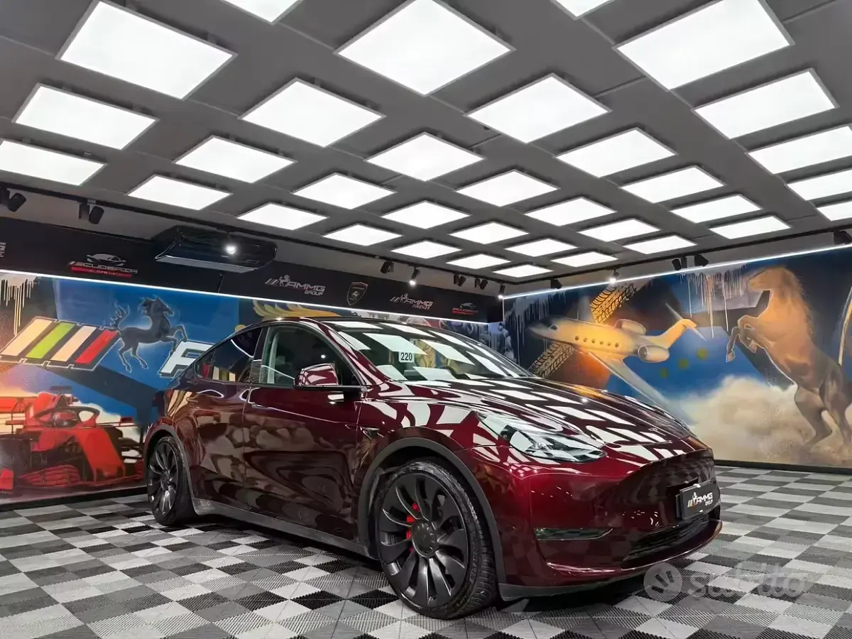 Usata Tesla Model Y Performance 338 kW (460 CV) 2024 Rosso SUV