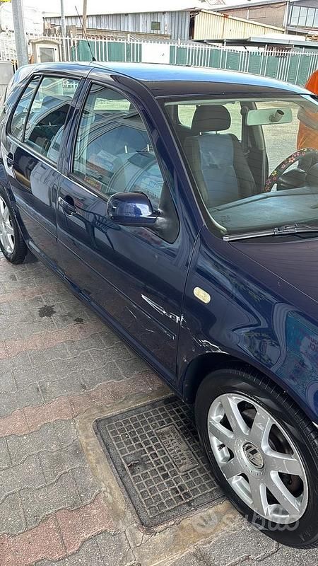 Usata VW Golf IV 90 CV (66 kW) 2000 Blu Berlina