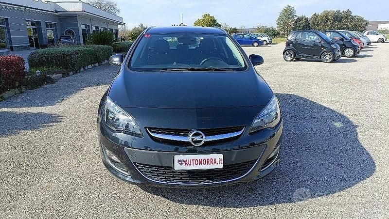 Usata Opel Astra Cosmo 110 CV (80 kW) 2014 Nero Station wagon