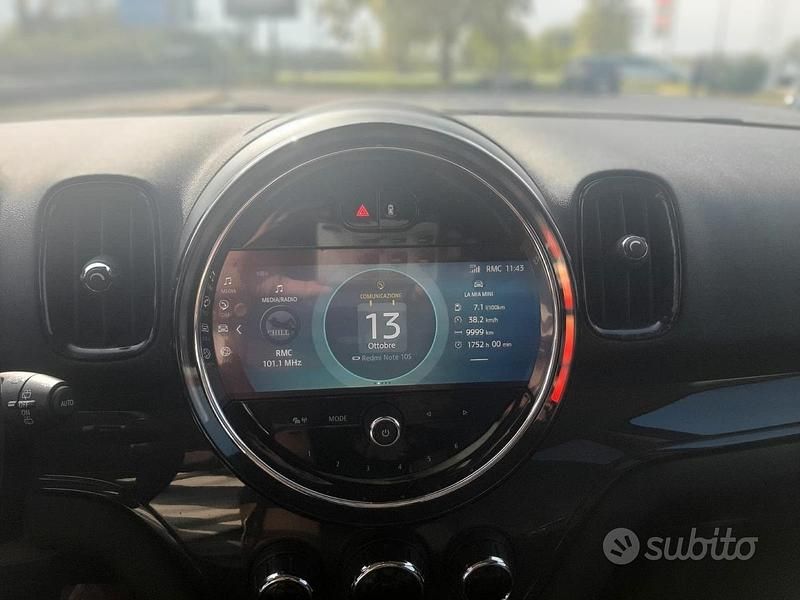 Käytetty Mini Countryman 98 HP (72 kW) 2022 Musta Katumaasturi