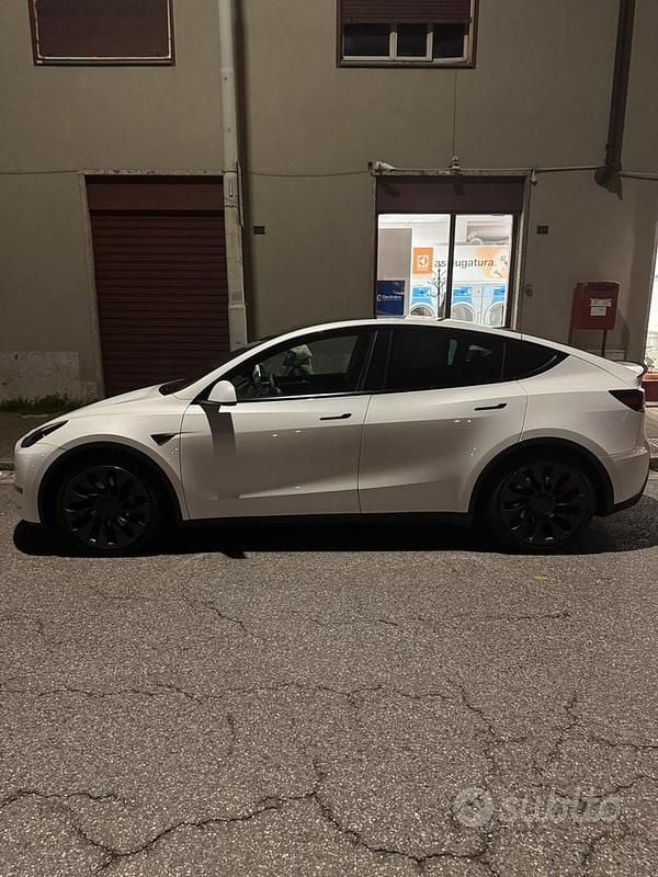 Usata Tesla Model Y Performance 392 kW (534 CV) 2023 Bianco SUV