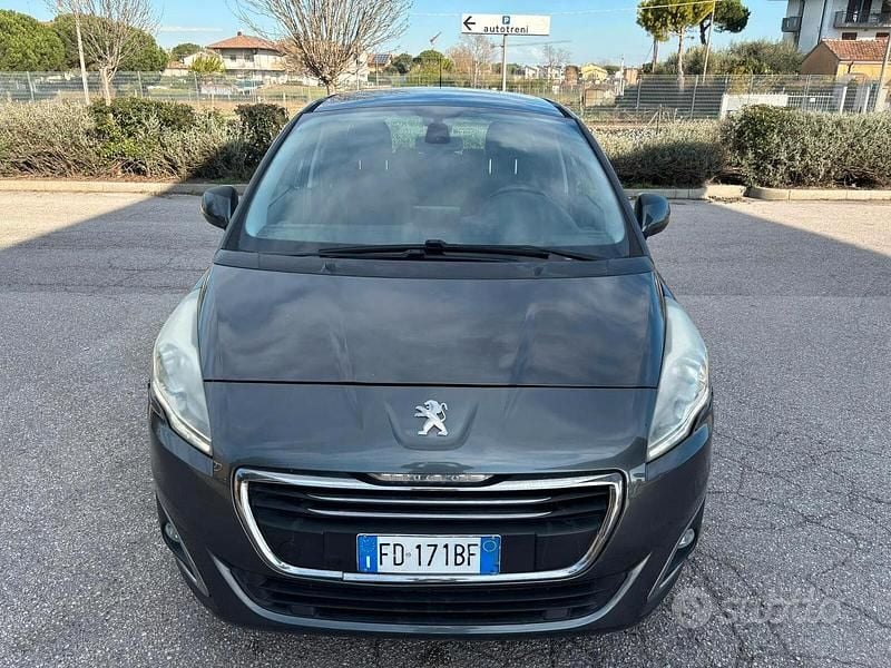 Usata Peugeot 5008 Business-Line 119 CV (87 kW) 2016 Grigio Monovolume