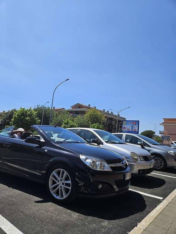 Usata Opel Astra Cabriolet Enjoy 116 CV (85 kW) 2008 Nero Cabrio