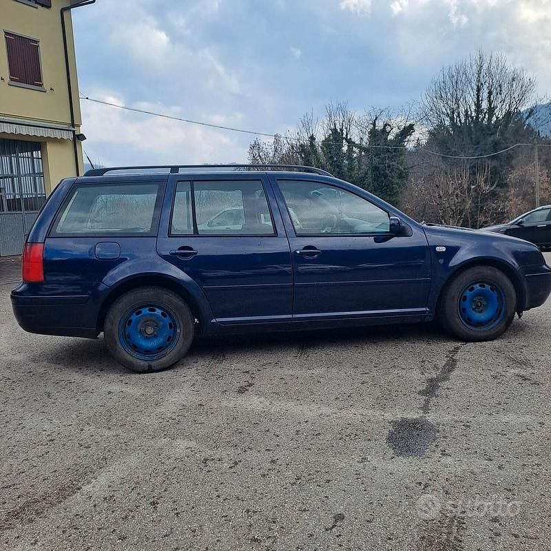 Usata VW Bora Trendline 110 CV (80 kW) 2002 Blu Station wagon