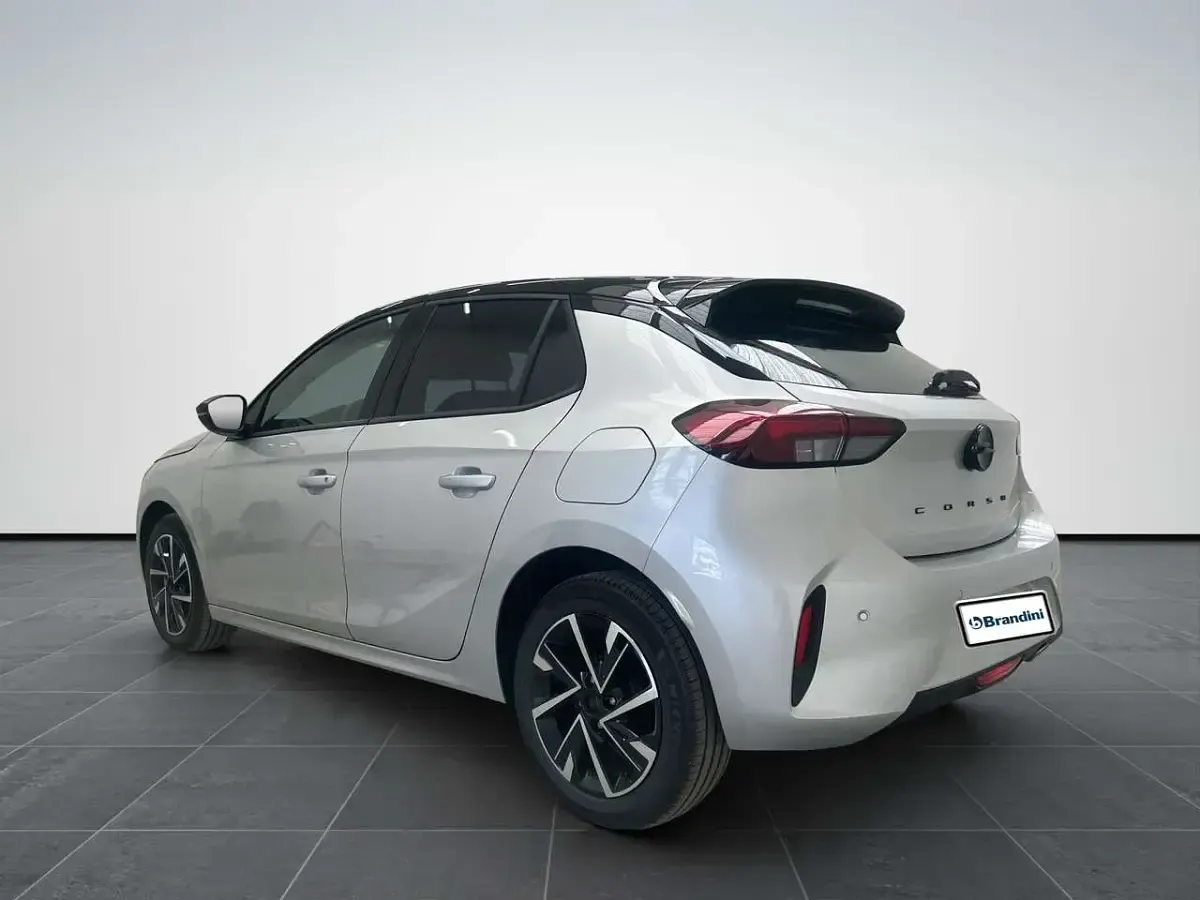 Nuova Opel Corsa 101 CV (74 kW) 2026 Kristall silver Utilitaria