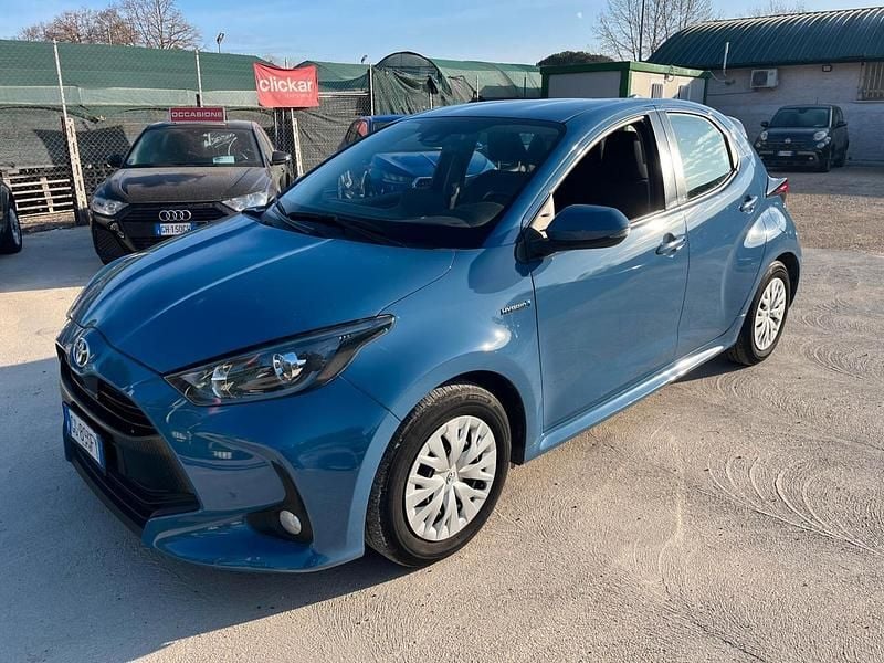 Usata Toyota Yaris Hybrid Business Edition 92 CV (67 kW) 2021 Blu Berlina