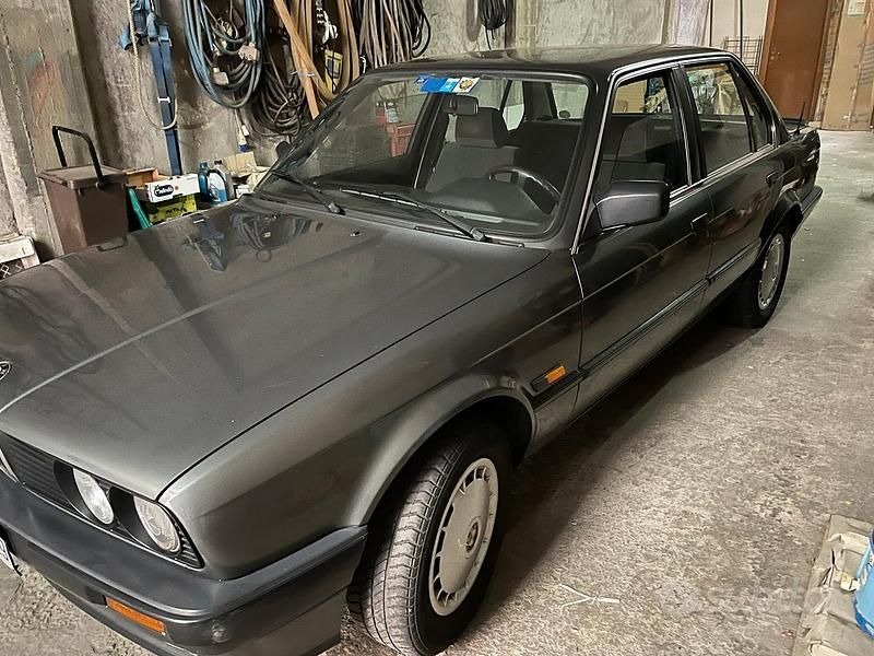 Usata BMW 318 116 CV (85 kW) 1989 Grigio Berlina