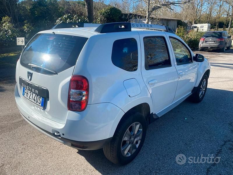 Usata Dacia Duster Lauréate 115 CV (84 kW) 2017 Bianco SUV